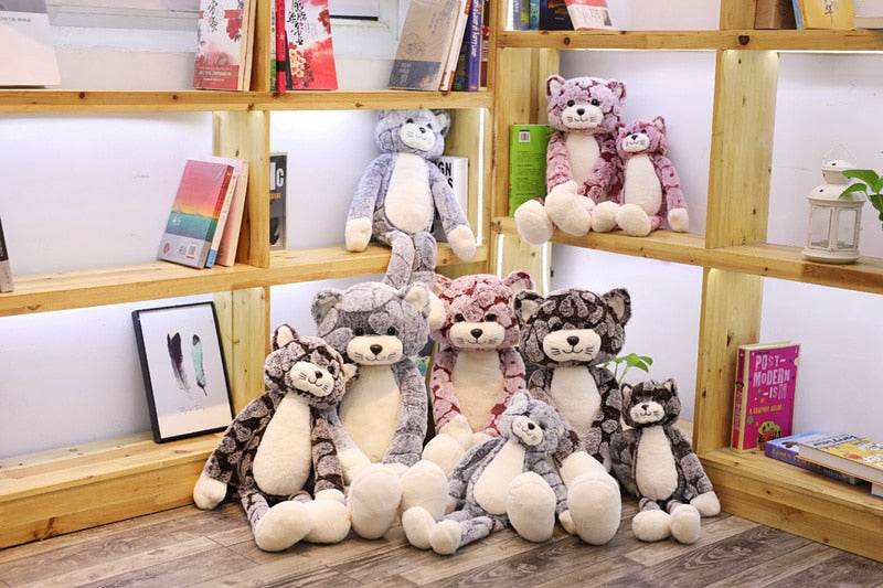 Détail des pattes d'un chat en peluche Kawaii coloré