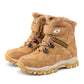 Bottes de neige enfant avec semelle antidérapante sur fond blanc