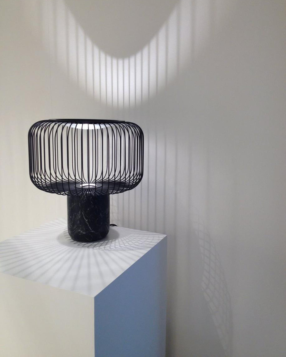 Détail du réflecteur en métal avec finition miroir