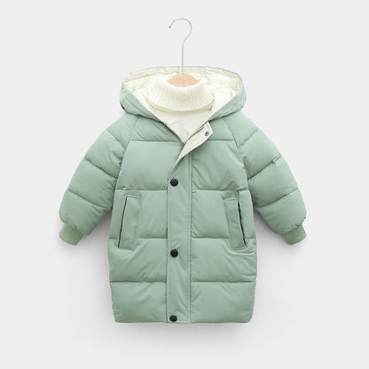 Gros plan sur les manches et les coutures de la parka