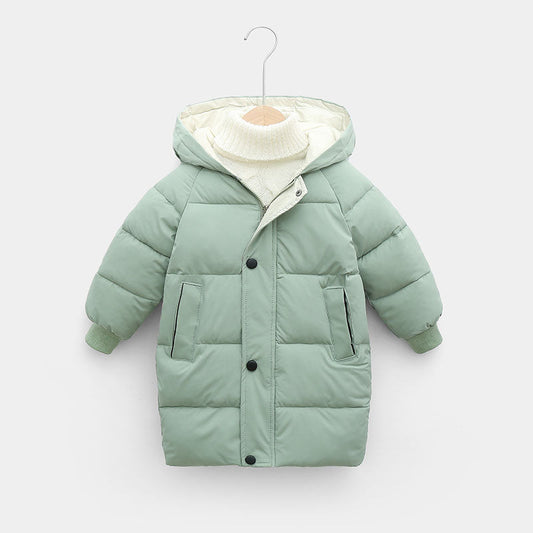 Gros plan sur les manches et les coutures de la parka
