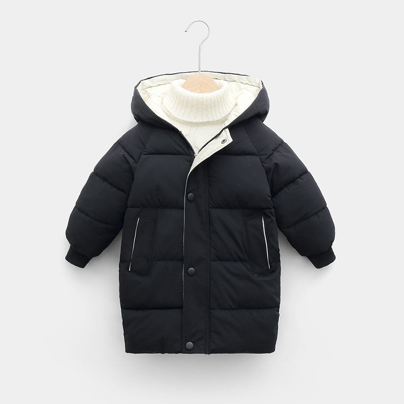 Parka enfant accrochée, montrant la doublure intérieure