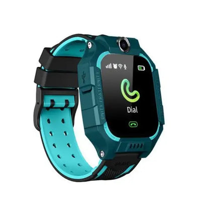 Gros plan sur le bracelet résistant à l'eau de la montre enfant