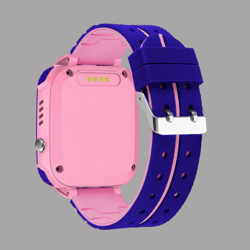 Montre GPS enfant immergée dans l'eau, démontrant l'étanchéité