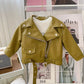 Enfant portant une veste motard en similicuir marron
