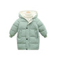 Manteau enfant sur cintre, intérieur doublé en coton