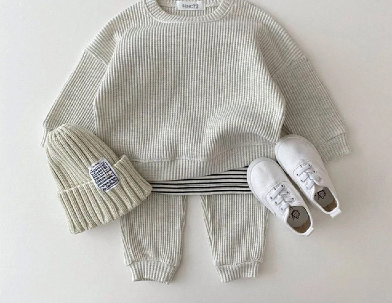 Ensemble enfant vert en tissu gaufre, manches longues et pantalon