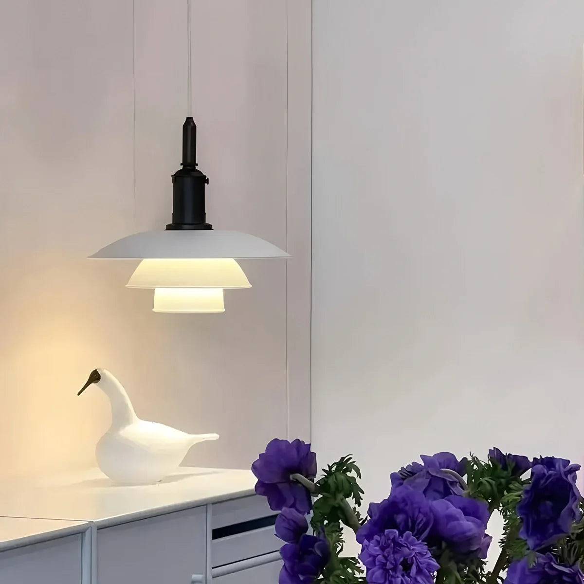 Lampe allumée montrant l'éclairage blanc froid