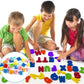 Lettres et chiffres colorés flottant dans une baignoire