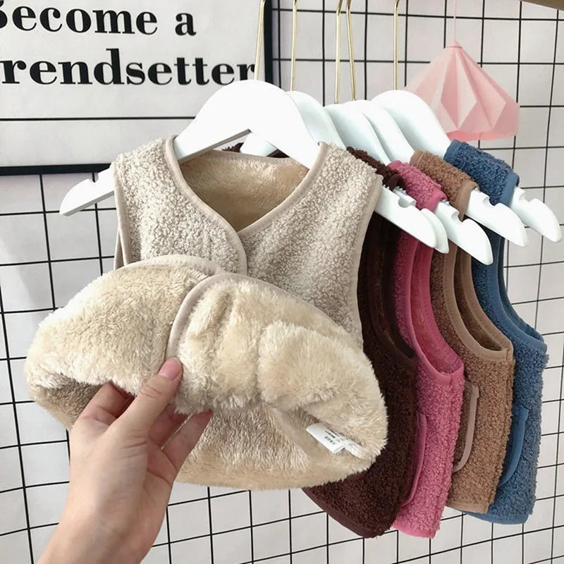 Vue arrière du gilet enfant, couleur unie