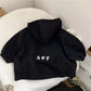 Veste enfant beige et noire, détails des coutures