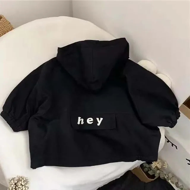 Veste enfant beige et noire, détails des coutures