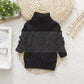 Pull enfant en tricot torsadé, couleur crème, sur cintre