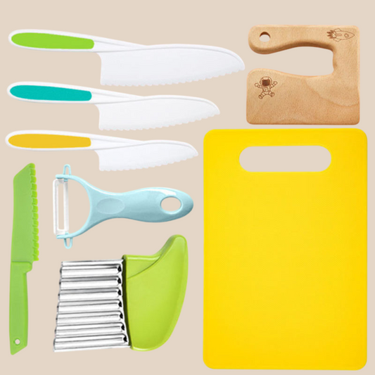 Vue d'ensemble de l'ensemble de cuisine pour enfants avec accessoires