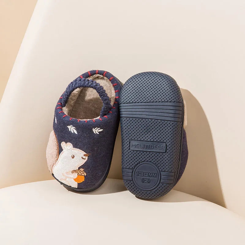 Chaussons enfant avec personnages de dessins animés, vue latérale