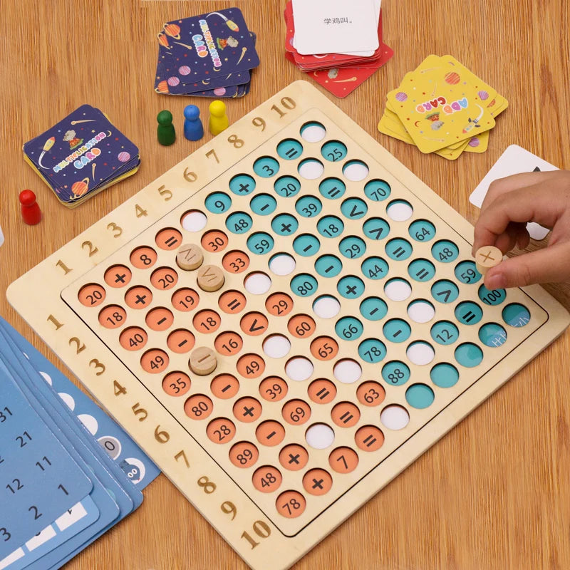 Enfant jouant avec un tableau mathématique en bois et des dés