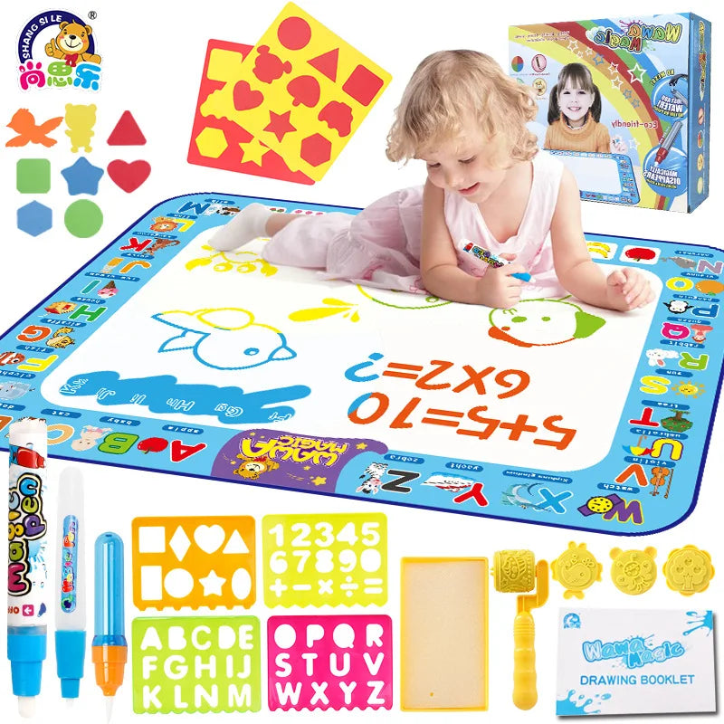 Tapis de dessin avec enfants utilisant des stylos à eau