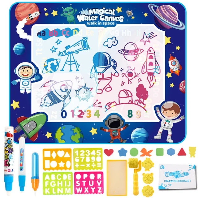 Enfant créant des formes sur un tapis réutilisable