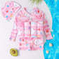 Gros plan sur le tissu lycra du maillot de bain enfant