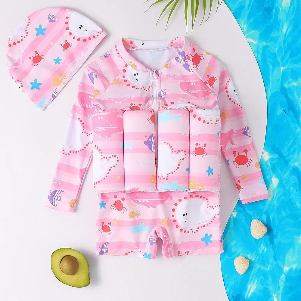 Gros plan sur le tissu lycra du maillot de bain enfant