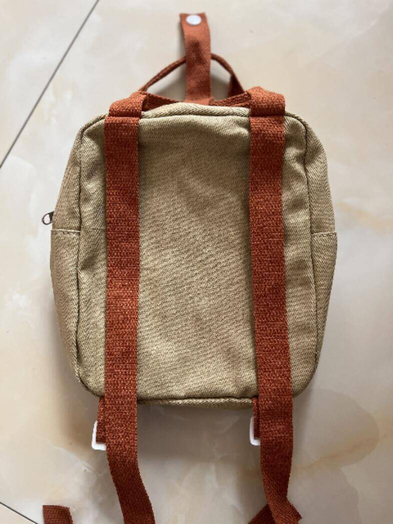 Intérieur spacieux du sac à dos avec plusieurs compartiments