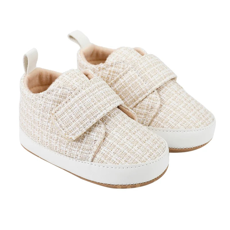 Vue d'ensemble des chaussures enfant, design pratique et sûr