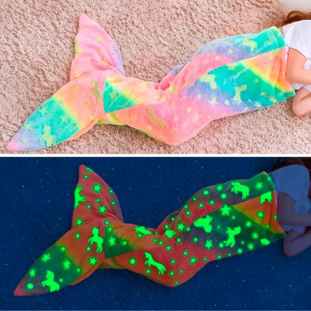 Détail du tissu luminescent du sac de couchage sirène