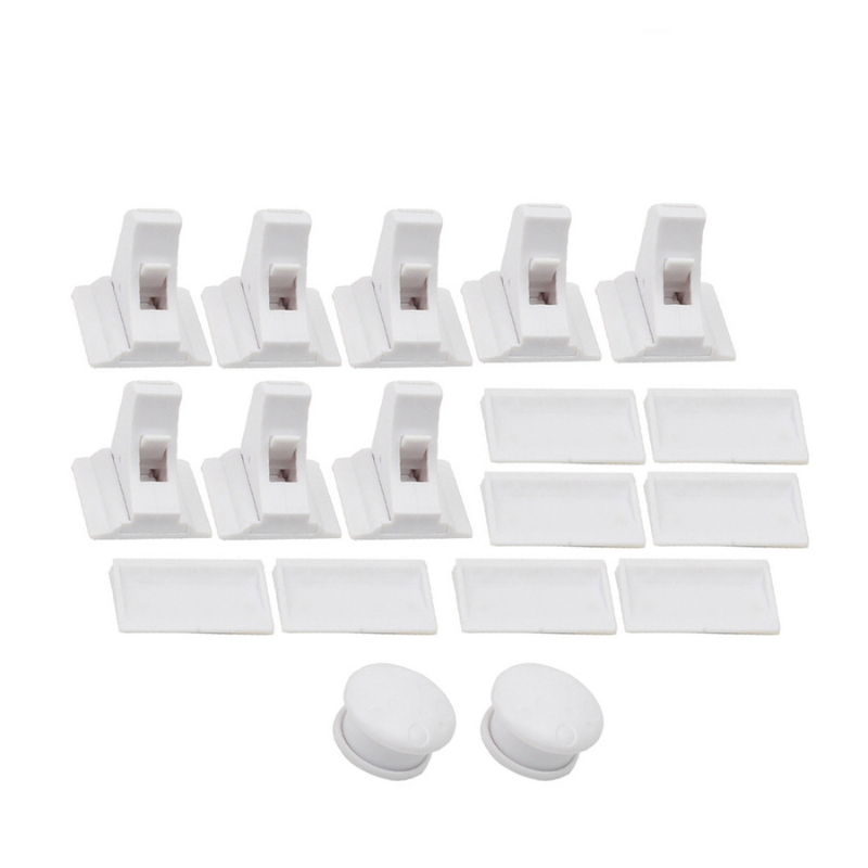 Installation facile du verrou sur une porte d'armoire sans outils