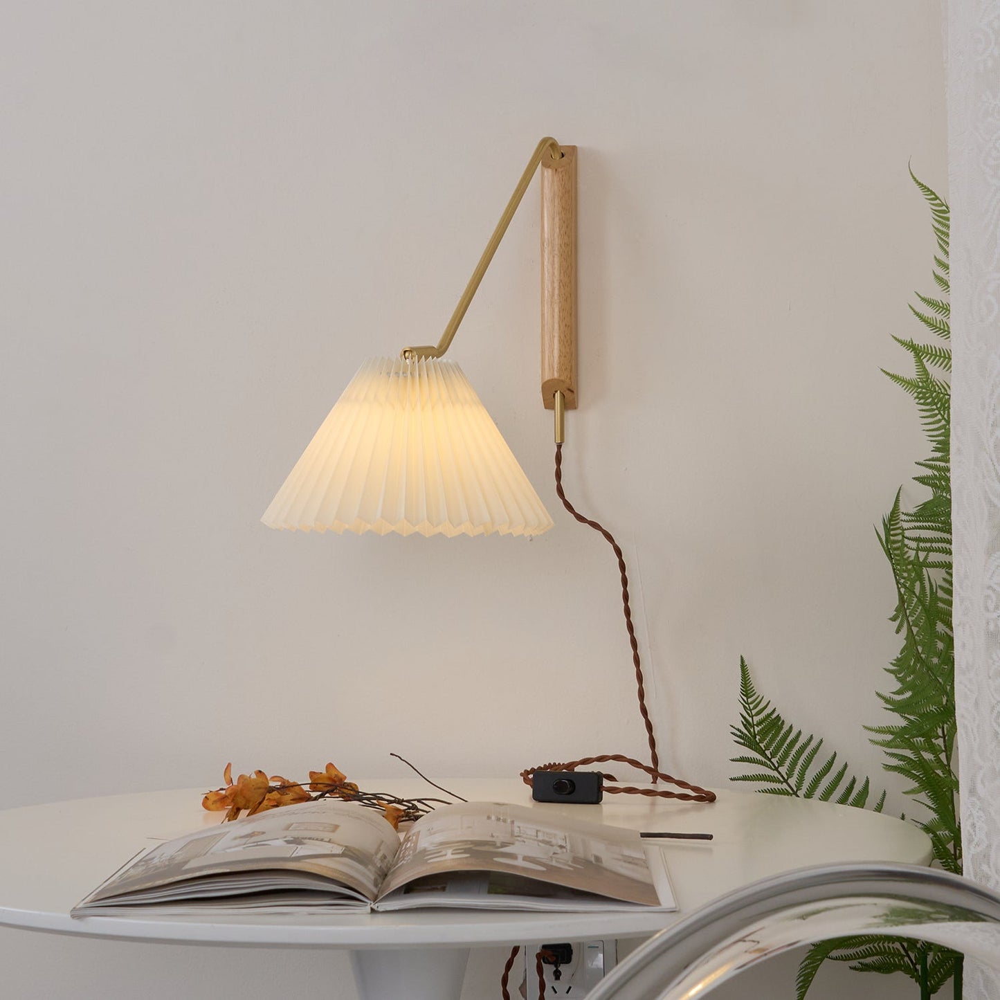 Détail de l'abat-jour en tissu de l'applique murale