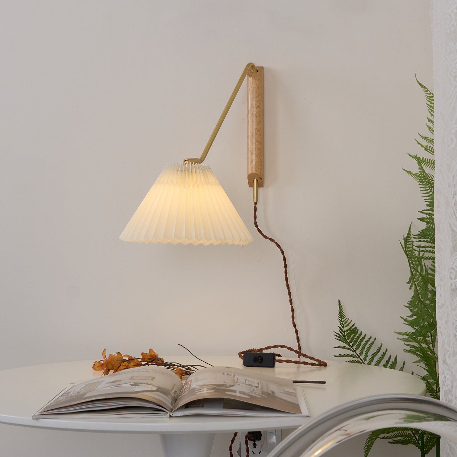 Détail de l'abat-jour en tissu de l'applique murale