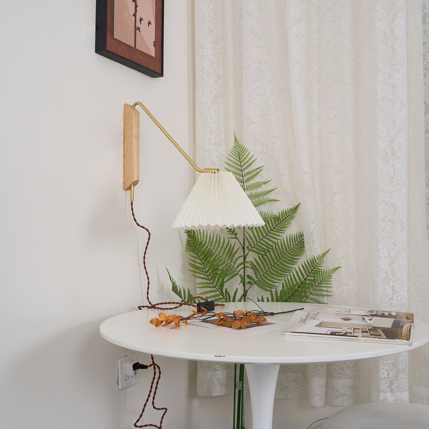 Vue rapprochée de la fixation murale de l'applique