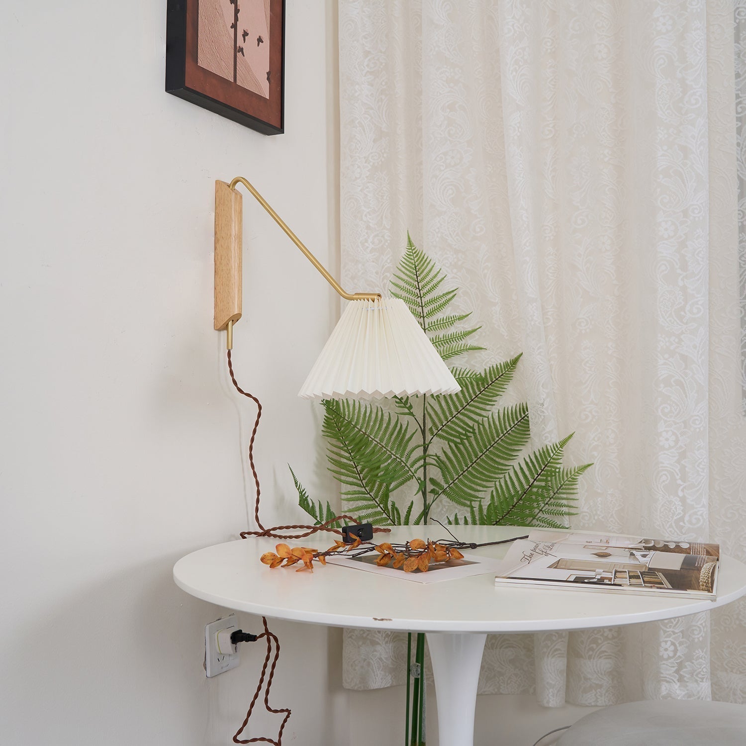 Vue rapprochée de la fixation murale de l'applique