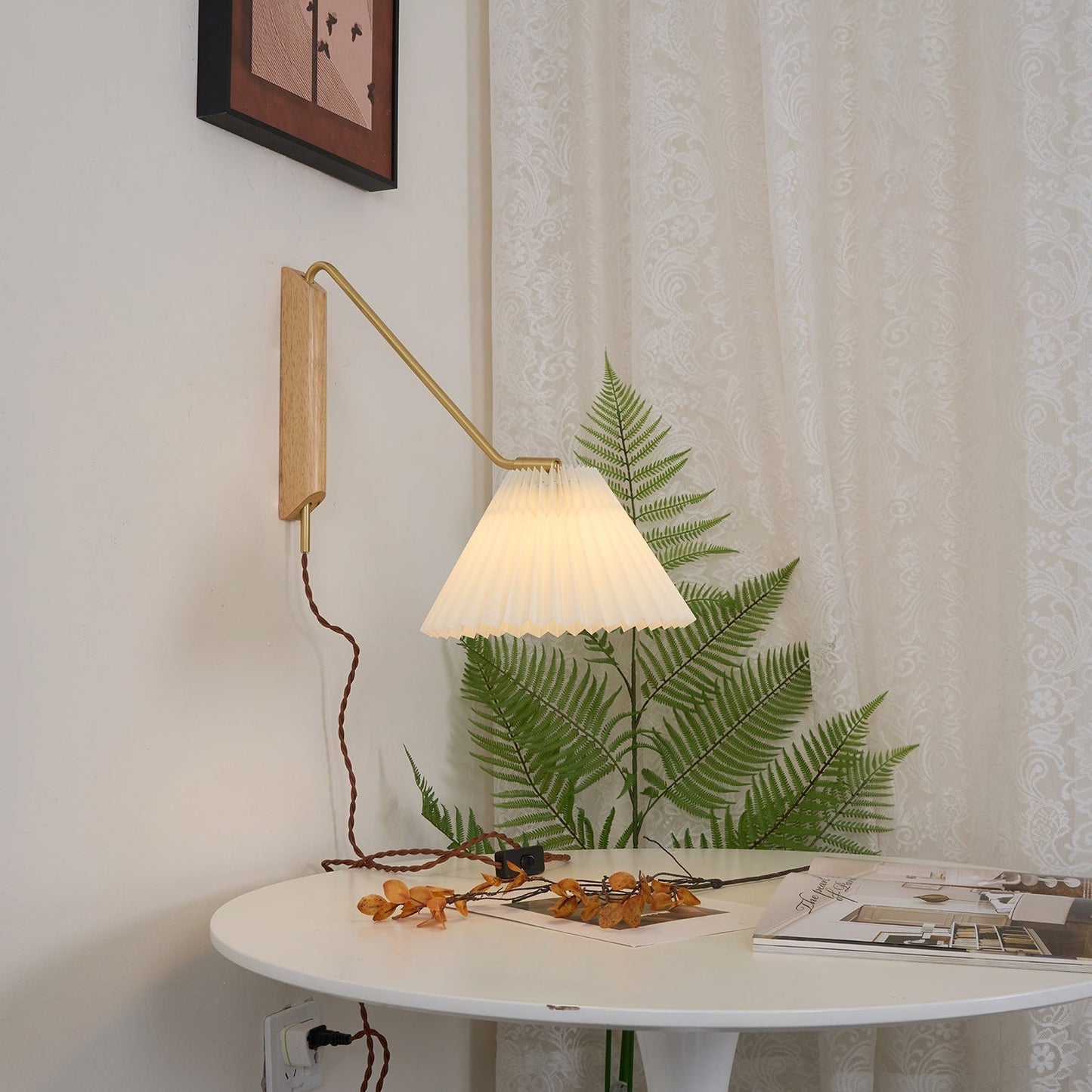 Applique murale en bois et tissu dans une salle de bain