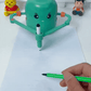 Enfant utilisant le robot pour tracer un motif géométrique