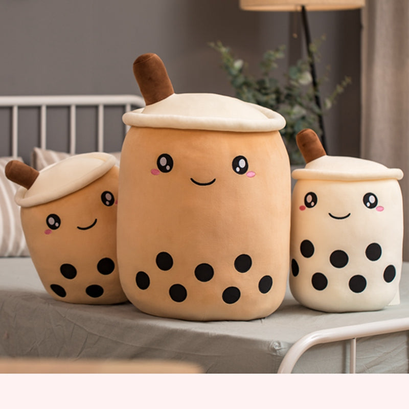 Coussin peluche Bubble Tea avec visage souriant et perles colorées