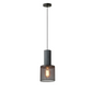 Lampe suspendue dans un espace de style industriel