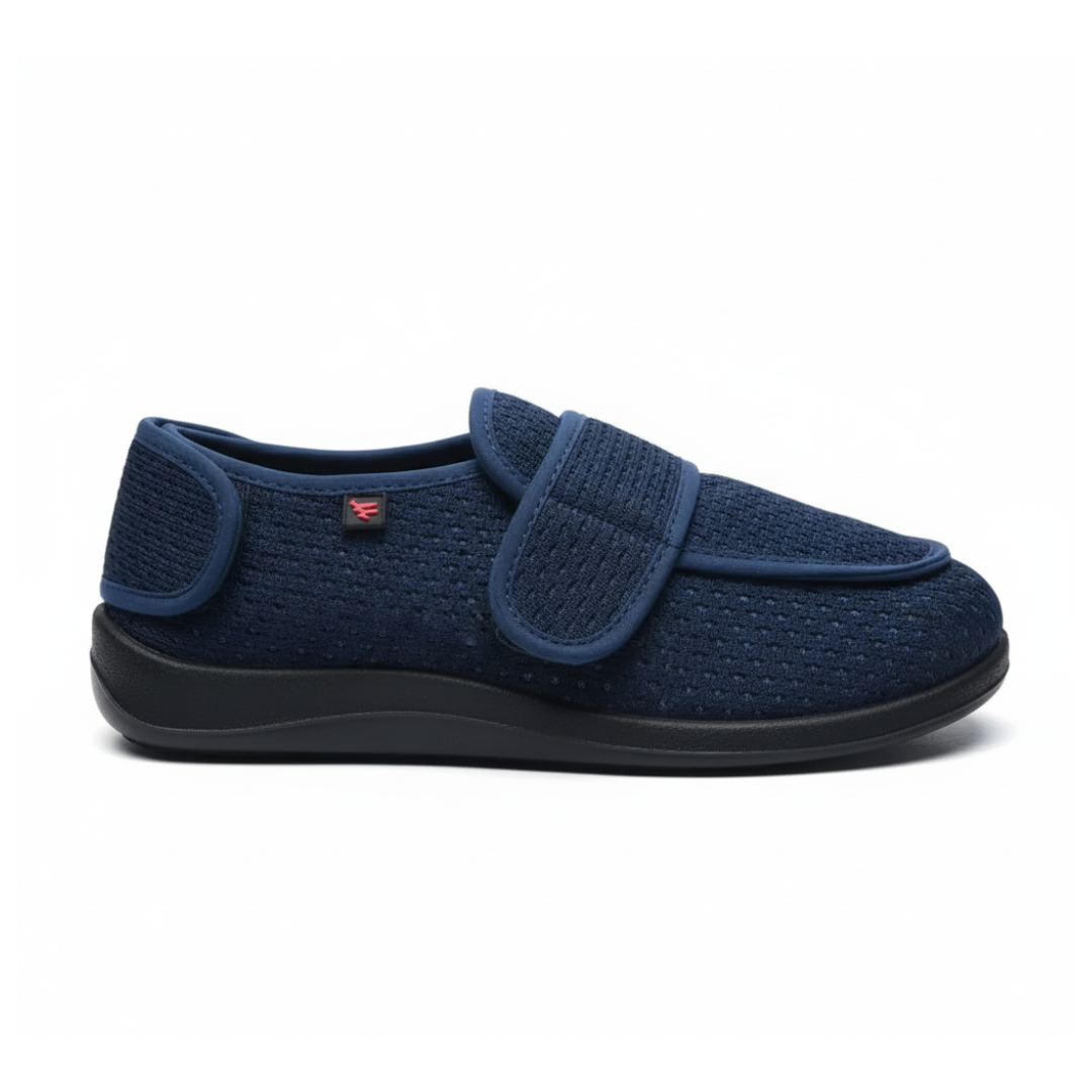 Vue de dessus de la chaussure avec design large et confortable