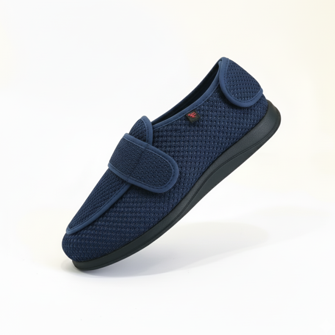 Gros plan sur la fermeture Velcro ajustable de la chaussure