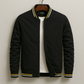 Zoom sur les détails en bord-côtes d'une veste bomber