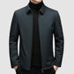 Vue latérale d'un manteau vert, silhouette flatteuse