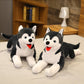 Gros plan sur la tête du chiot husky en peluche