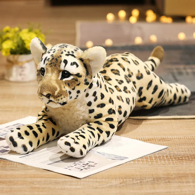 Ensemble de félins en peluche sur un fond neutre