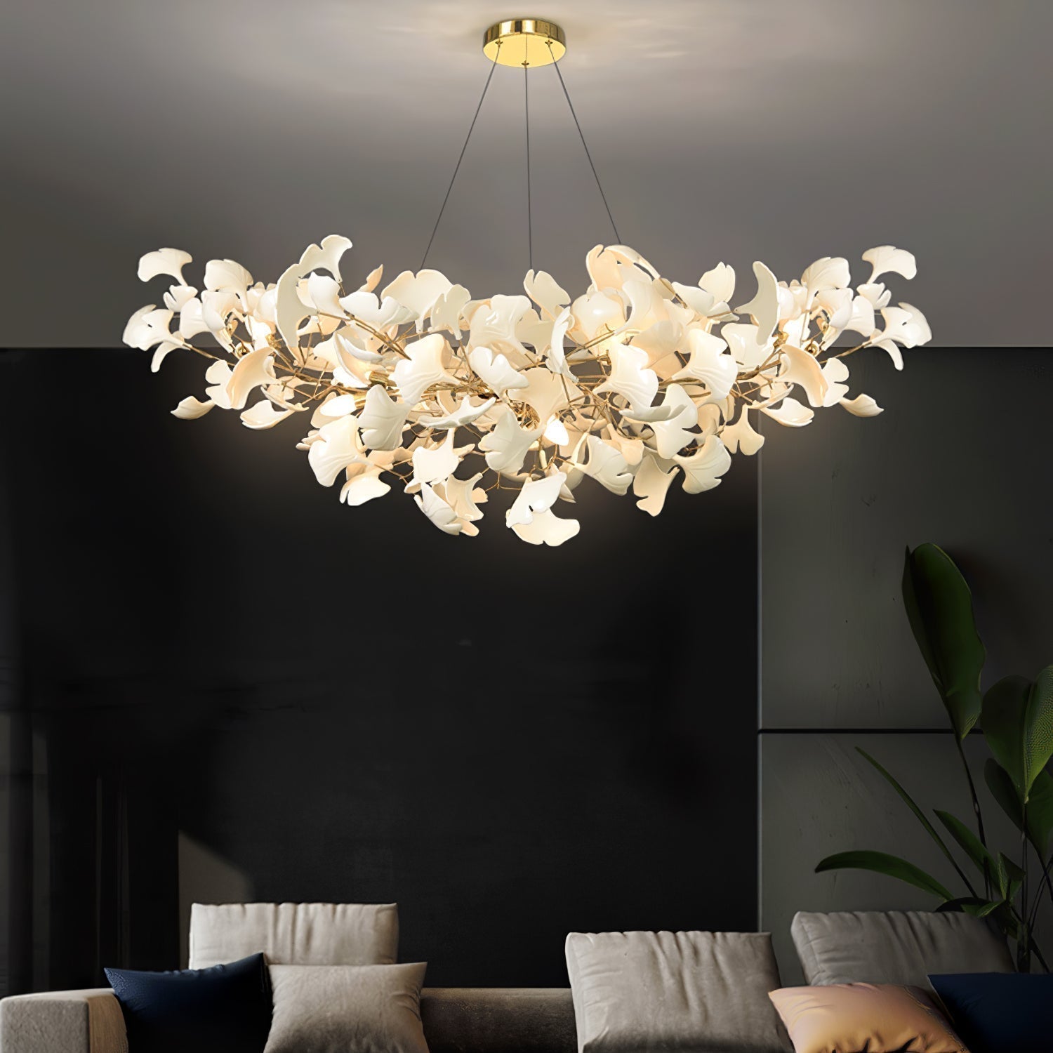Lustre Ginkgo avec feuilles en porcelaine et lumière LED douce