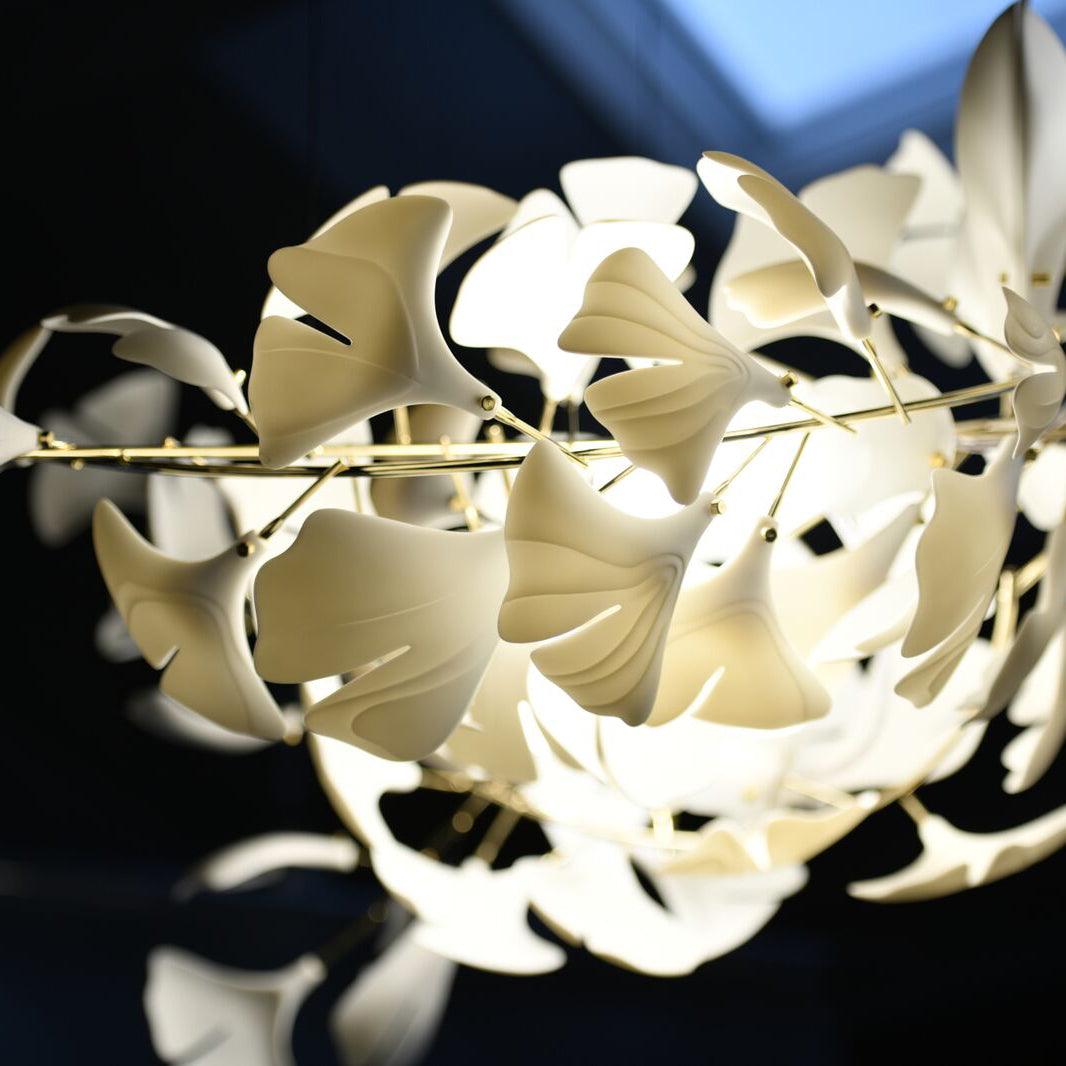 Vue de profil du lustre Ginkgo montrant sa hauteur réglable