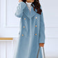 Zoom sur la texture en laine du manteau chic