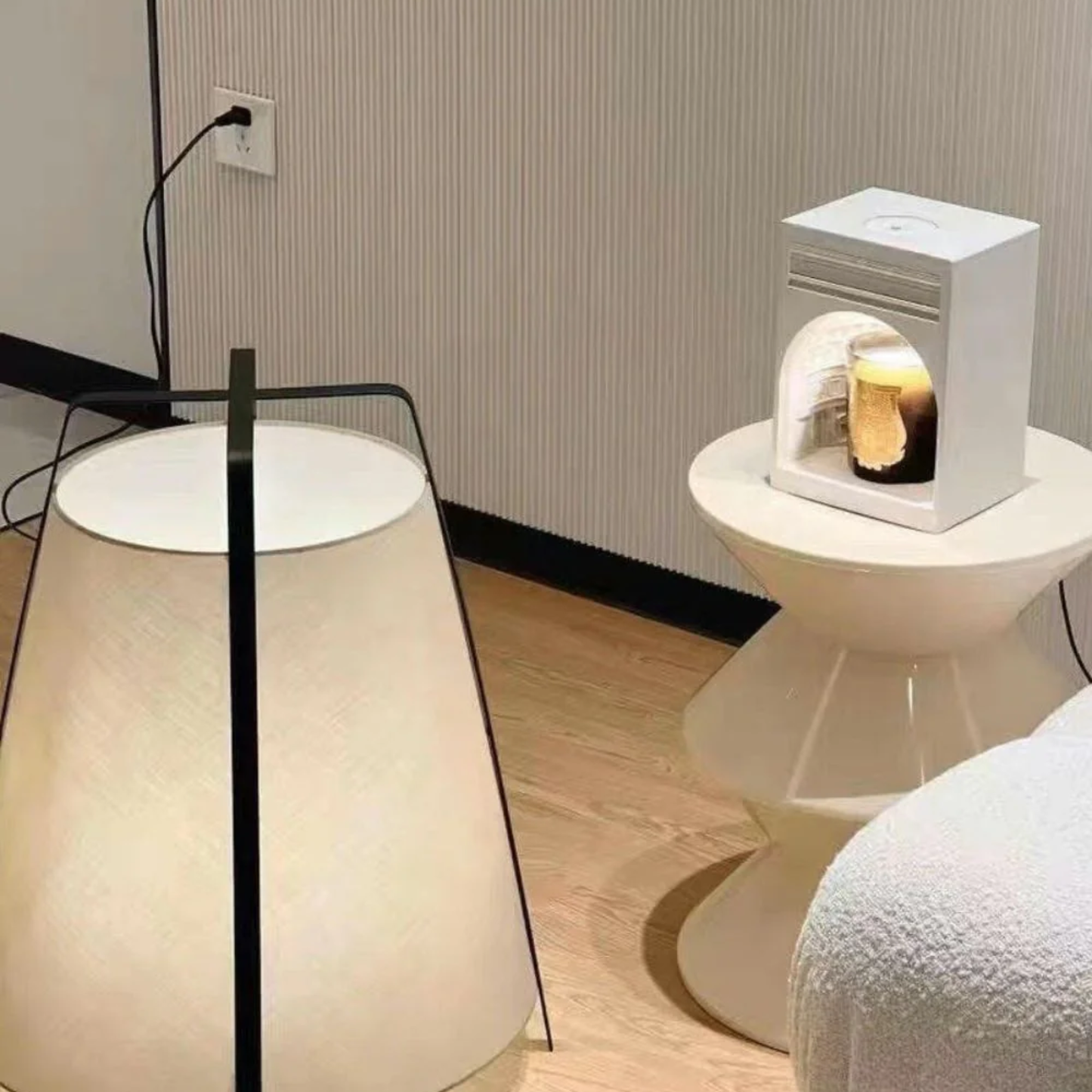 Lampe de sol créant une ambiance relaxante dans une chambre