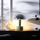Lampe avec abat-jour en lin sur fond neutre