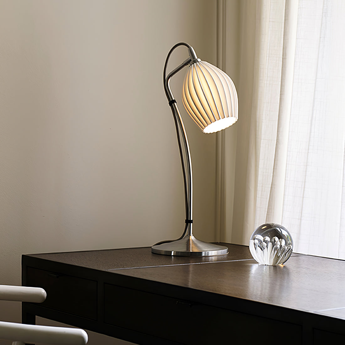 Lampe éteinte, montrant sa silhouette sculpturale