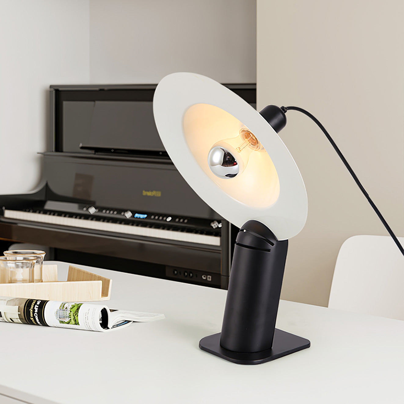 Lampe de table avec finition noire élégante et moderne