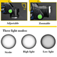Lampe frontale LED en extérieur sous une légère pluie